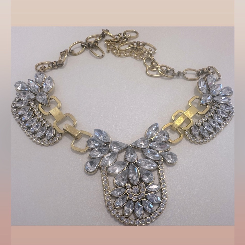 💎NWOT Statement Gold Tone and Diamond Piece